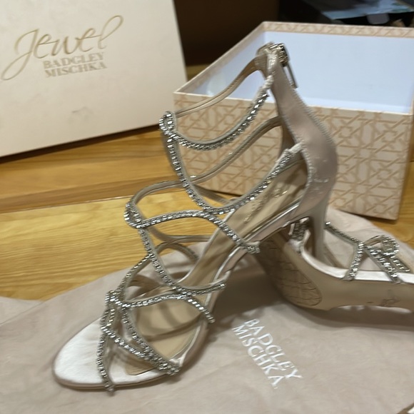 Jewel by Badgley Mischka :: delacy chmsat - Picture 1 of 7